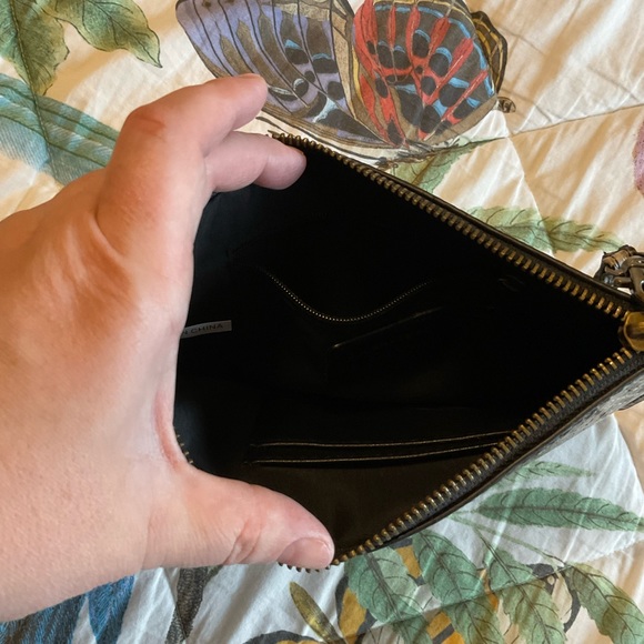 G.H. Bass & Company Snakeskin print wristlet - Picture 2 of 5